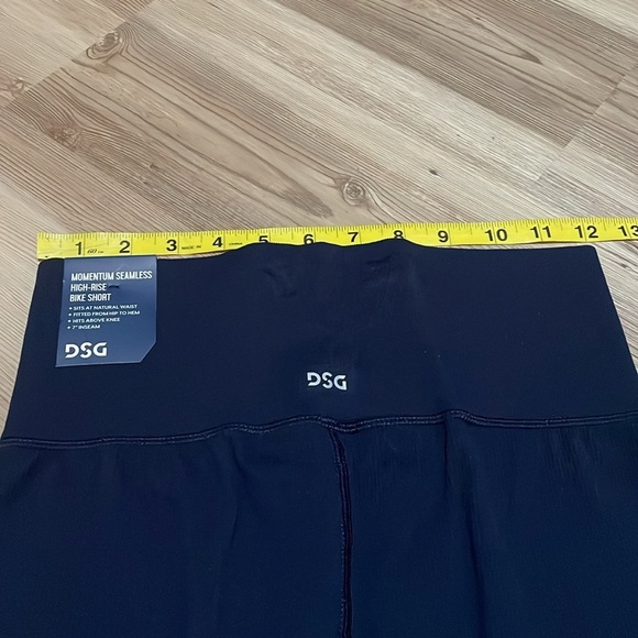 DSG Women's Momentum High rise Seamless Bike Shorts 7” Textured Navy Size S NWT - Picture 7 of 10